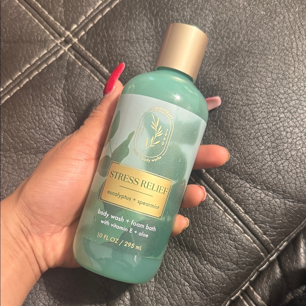 Bath & Body Works Stress Relief Eucalyptus Spearmint Body Wash - Green and Gold